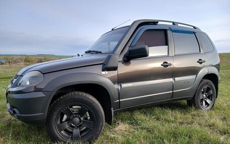 Chevrolet Niva I рестайлинг, 2015 год, 629 000 рублей, 2 фотография