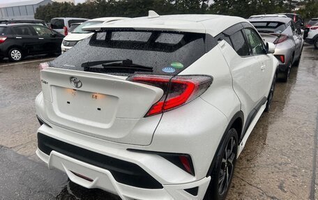 Toyota C-HR I рестайлинг, 2017 год, 1 900 000 рублей, 11 фотография