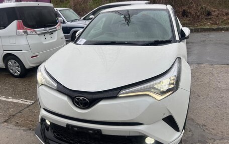 Toyota C-HR I рестайлинг, 2017 год, 1 900 000 рублей, 12 фотография