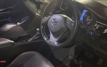 Toyota C-HR I рестайлинг, 2017 год, 1 900 000 рублей, 26 фотография