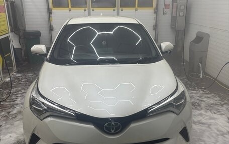 Toyota C-HR I рестайлинг, 2017 год, 1 900 000 рублей, 33 фотография