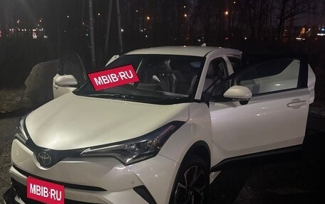 Toyota C-HR I рестайлинг, 2017 год, 1 900 000 рублей, 31 фотография