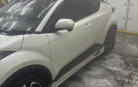 Toyota C-HR I рестайлинг, 2017 год, 1 900 000 рублей, 36 фотография