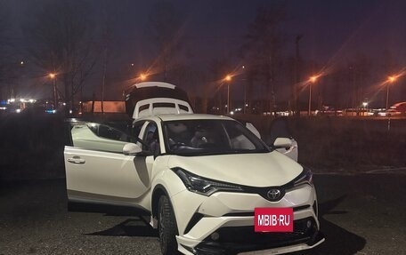Toyota C-HR I рестайлинг, 2017 год, 1 900 000 рублей, 30 фотография