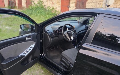 Hyundai Solaris II рестайлинг, 2011 год, 550 000 рублей, 5 фотография