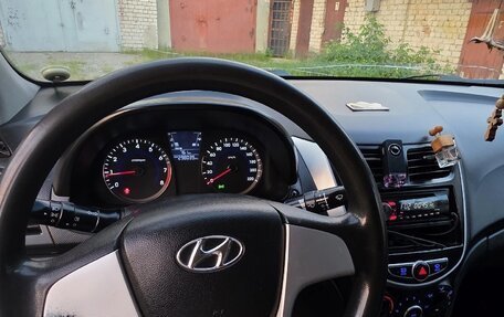 Hyundai Solaris II рестайлинг, 2011 год, 550 000 рублей, 9 фотография