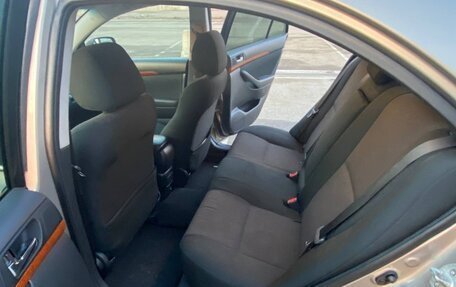 Toyota Avensis III рестайлинг, 2006 год, 790 000 рублей, 15 фотография