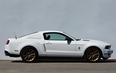 Ford Mustang VI рестайлинг, 2011 год, 2 149 000 рублей, 6 фотография