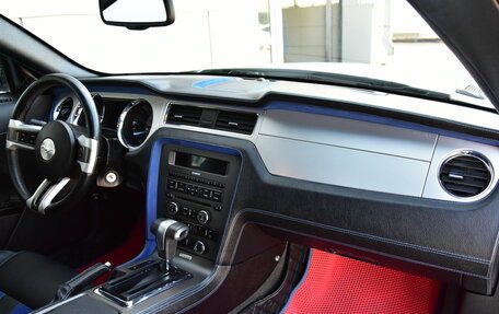 Ford Mustang VI рестайлинг, 2011 год, 2 149 000 рублей, 13 фотография