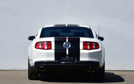 Ford Mustang VI рестайлинг, 2011 год, 2 149 000 рублей, 4 фотография
