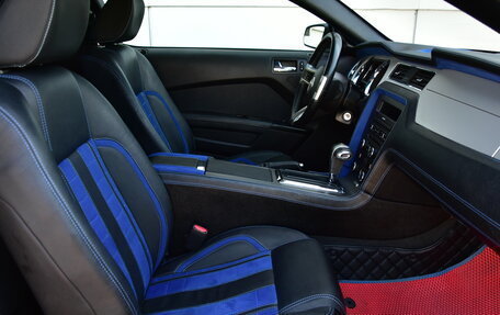 Ford Mustang VI рестайлинг, 2011 год, 2 149 000 рублей, 12 фотография