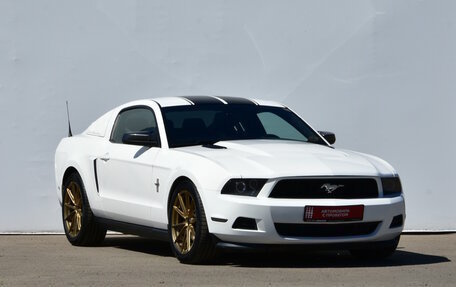 Ford Mustang VI рестайлинг, 2011 год, 2 149 000 рублей, 7 фотография
