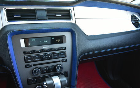 Ford Mustang VI рестайлинг, 2011 год, 2 149 000 рублей, 16 фотография