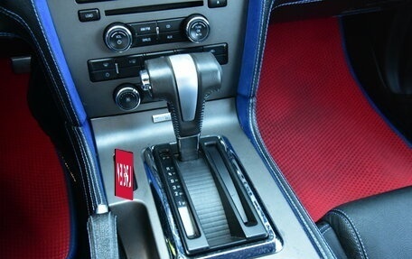 Ford Mustang VI рестайлинг, 2011 год, 2 149 000 рублей, 17 фотография