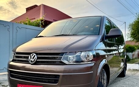 Volkswagen Caravelle T5, 2012 год, 2 090 000 рублей, 1 фотография
