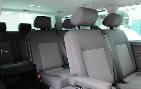Volkswagen Caravelle T5, 2012 год, 2 090 000 рублей, 31 фотография