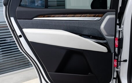 Cadillac Escalade V, 2025 год, 19 390 000 рублей, 25 фотография