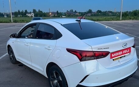 Hyundai Solaris II рестайлинг, 2021 год, 985 000 рублей, 4 фотография