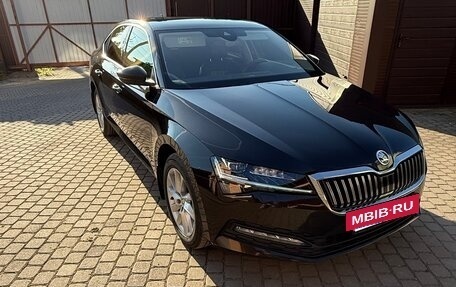Skoda Superb III рестайлинг, 2020 год, 3 250 000 рублей, 2 фотография