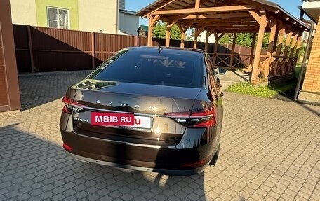 Skoda Superb III рестайлинг, 2020 год, 3 250 000 рублей, 23 фотография
