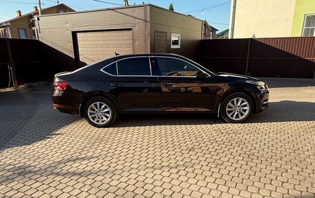 Skoda Superb III рестайлинг, 2020 год, 3 250 000 рублей, 28 фотография