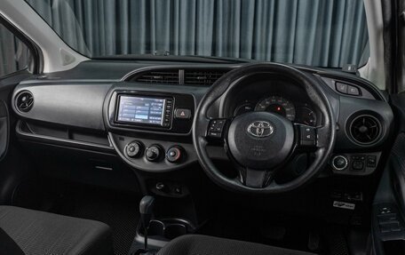 Toyota Vitz, 2017 год, 999 000 рублей, 6 фотография