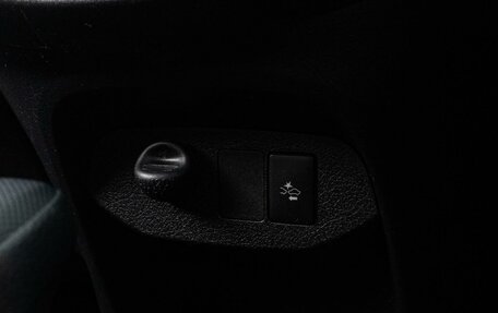 Toyota Vitz, 2017 год, 999 000 рублей, 19 фотография
