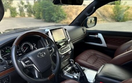 Toyota Land Cruiser 200, 2016 год, 5 390 000 рублей, 3 фотография