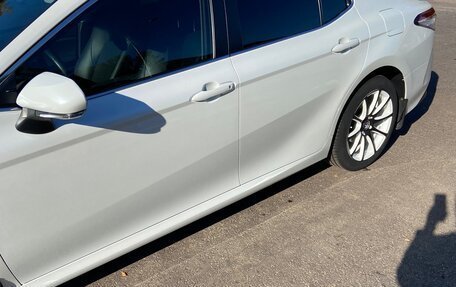 Toyota Camry, 2019 год, 2 700 000 рублей, 4 фотография