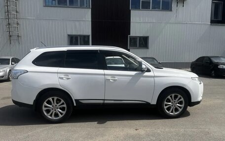 Mitsubishi Outlander III рестайлинг 3, 2013 год, 1 250 000 рублей, 4 фотография