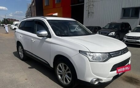 Mitsubishi Outlander III рестайлинг 3, 2013 год, 1 250 000 рублей, 2 фотография