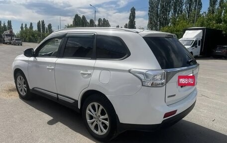 Mitsubishi Outlander III рестайлинг 3, 2013 год, 1 250 000 рублей, 5 фотография