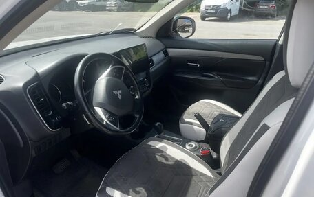 Mitsubishi Outlander III рестайлинг 3, 2013 год, 1 250 000 рублей, 9 фотография
