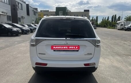 Mitsubishi Outlander III рестайлинг 3, 2013 год, 1 250 000 рублей, 8 фотография