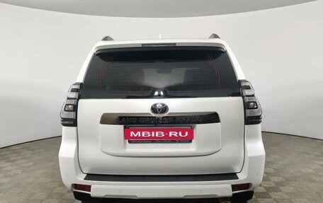 Toyota Land Cruiser Prado 150 рестайлинг 2, 2022 год, 5 500 000 рублей, 6 фотография