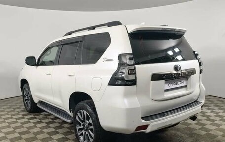 Toyota Land Cruiser Prado 150 рестайлинг 2, 2022 год, 5 500 000 рублей, 7 фотография