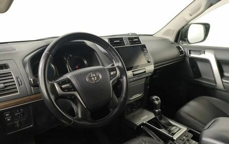 Toyota Land Cruiser Prado 150 рестайлинг 2, 2022 год, 5 500 000 рублей, 12 фотография