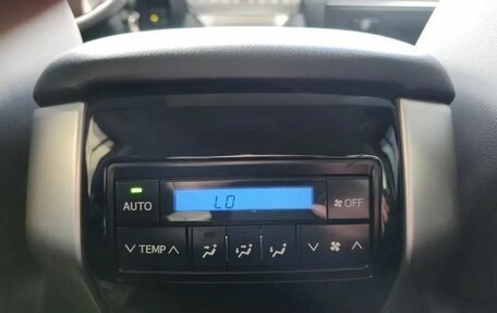 Toyota Land Cruiser Prado 150 рестайлинг 2, 2022 год, 5 500 000 рублей, 15 фотография