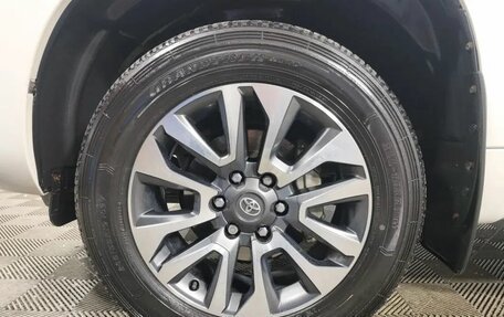 Toyota Land Cruiser Prado 150 рестайлинг 2, 2022 год, 5 500 000 рублей, 20 фотография