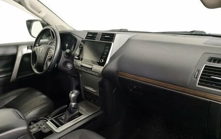 Toyota Land Cruiser Prado 150 рестайлинг 2, 2022 год, 5 500 000 рублей, 18 фотография