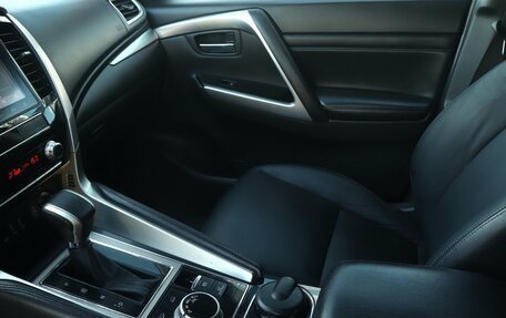 Mitsubishi Pajero Sport III рестайлинг, 2022 год, 2 990 000 рублей, 14 фотография