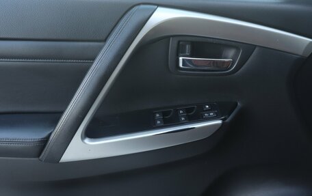 Mitsubishi Pajero Sport III рестайлинг, 2022 год, 2 990 000 рублей, 9 фотография