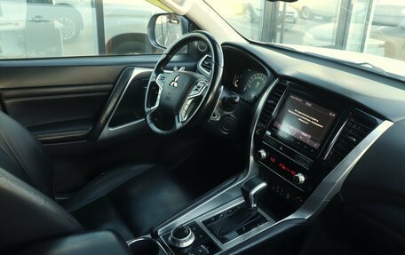 Mitsubishi Pajero Sport III рестайлинг, 2022 год, 2 990 000 рублей, 6 фотография