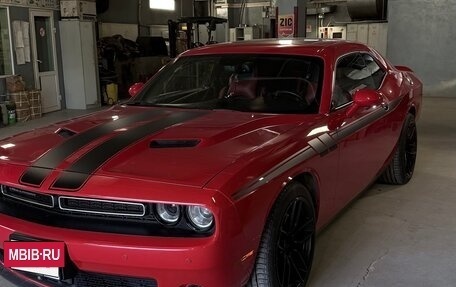Dodge Challenger III рестайлинг 2, 2016 год, 5 500 000 рублей, 3 фотография