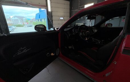 Dodge Challenger III рестайлинг 2, 2016 год, 5 500 000 рублей, 8 фотография