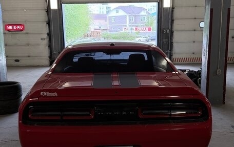 Dodge Challenger III рестайлинг 2, 2016 год, 5 500 000 рублей, 4 фотография