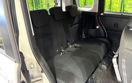 Toyota Roomy I, 2023 год, 1 000 000 рублей, 13 фотография