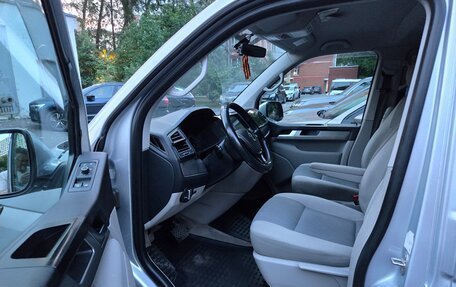 Volkswagen Multivan T6 рестайлинг, 2015 год, 3 149 000 рублей, 8 фотография