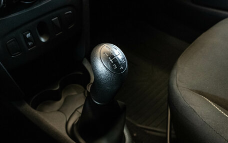Renault Sandero II рестайлинг, 2015 год, 899 000 рублей, 21 фотография