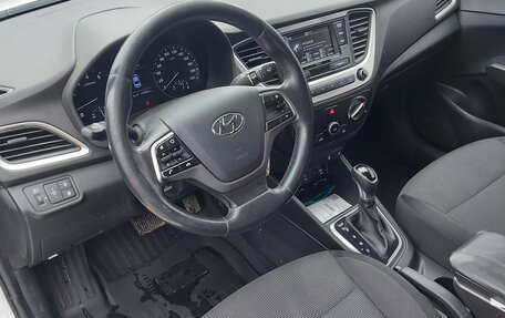Hyundai Solaris II рестайлинг, 2017 год, 1 200 000 рублей, 3 фотография